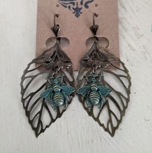 Bee and leaf earring